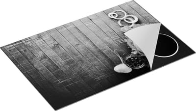 Chefcare Inductie Beschermer Hamburger op Bruine Houten Planken - Zwart Wit - 80x50 cm - Afdekplaat Inductie - Kookplaat Beschermer - Inductie Mat