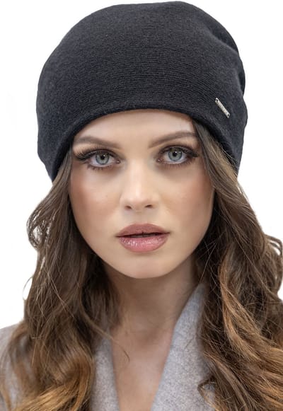 Vivisence Dames Wintermuts - Wolmix Met Zachte Binnenvoering Drie Plooitjes Achter Elastische Pasvorm Decoratief Logoplaatje - Aangenaam Warm en Comfortabel voor Dagelijks Gebruik en Elegante Look - Zwart
