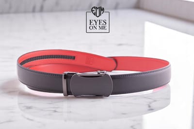 Zwart + rood lederen riem zonder gaatjes met automatische gesp voor heren ( model L049 )