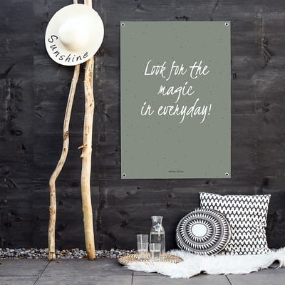 MOODZ design | Tuinposter | Buitenposter | Look for the magic in every day | 70 x 100 cm | Groen