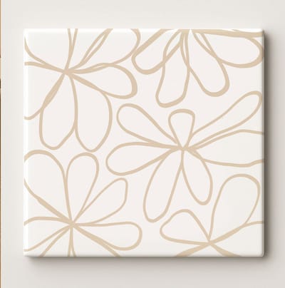15x15cm Bloem Motief Keramische Tegel - Elegante Witte en Beige Ontwerp voor Keuken, Badkamer of Woonkamer