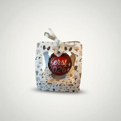 Hip met Pit Creaties Kerstbal - Kerst 2026 - Melk Wit Glanzend - Glas 6cm - Handgemaakt - Hangdoosje - Feestdagen Cadeau