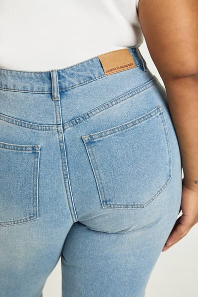 boohoo Dames De Plus Hoge Taille Mom Jeans | Medium Blauw | Maat: 16/30L