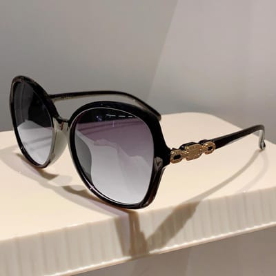 Luxe Designer Grote Frame Vlinder Zonnebril Voor Dames Voor Vrouwelijke Stijlvolle Vintage Zonnebril Punk Ketting Tinten UV400