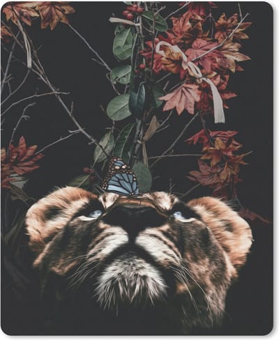 Muismat TijgerKerst illustraties - Een tijger met een vlinder op zijn neus en bloemen muismat rubber - 19x23 cm - Muismat met foto