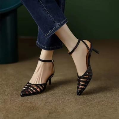 Zwarte Puntige Sandalen Zomer Nieuw Dames Niche Design Vrouwelijk Eén-lijns Knoop Uitgesneden Romeins Hoge Hak Vrouwen Schoenen 37 zwart