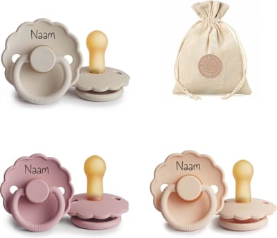 FRIGG Daisy met naam T1 - Sandstone, Baby pink en Pink cream + Bolletoet speenzakje - 0-6 maanden