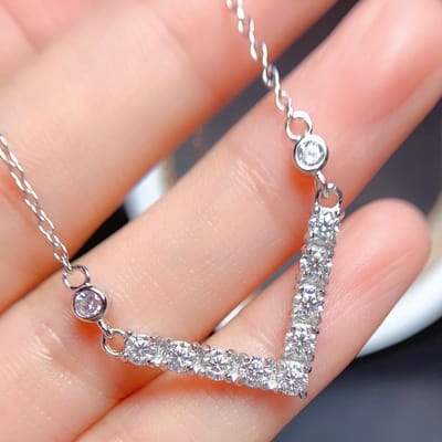 Femmes Argent 925 3mm Test Diamant Réussi 0 .1 Carat Couleur D Moissanite Collier Pendentif en V Nouvelle Arrivée Bijoux de Mariage brown