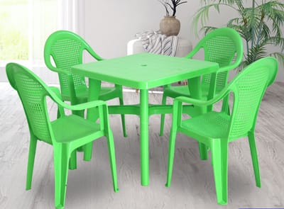 Deze tafel en stoelenset bestaat uit één tafel en vier stoelen met een maximaal draagvermogen van 150 kg De set is geschikt voor buitenactiviteiten zoals diners en bijeenkomsten