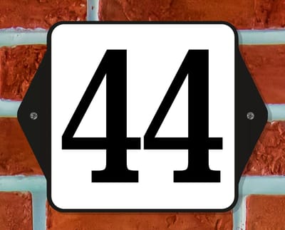 Huisnummerbord Klassiek - Nummer 44 - 14 x 11 cm - incl. bevestiging | - naambord - nummerbord - voordeur