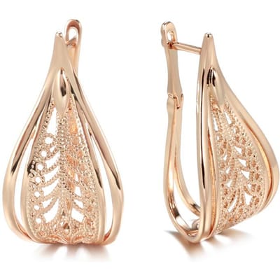 Nouvelle Tendance Boucles d'Oreilles de Mariée Or Rose Pour Femmes Boucles d'Oreilles Pendantes Longues Fleur Creuse Inhabituelle Bijoux de Mode Quotidienne de Mariage beige