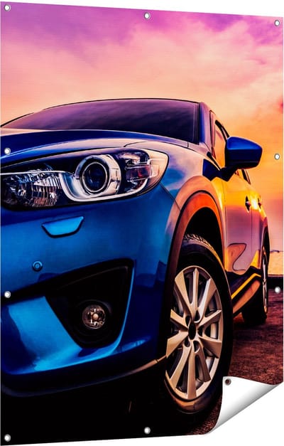 Gards Tuinposter Blauwe Sportwagen Auto bij Zonsondergang - 90x120 cm - Tuindoek - Tuindecoratie - Wanddecoratie buiten - Tuinschilderij