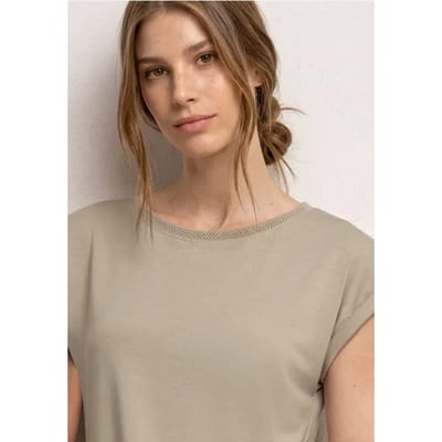 Shirt met boothals en decoratieve tape