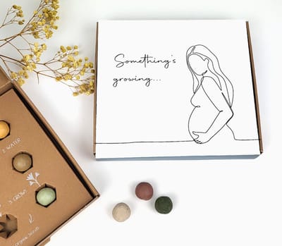 Bloembommetjes - Cadeau geboorteaankondiging - lijntekening zwangere vrouw - something's growing