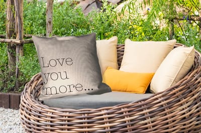Sierkussen Buiten - Minimalistisch - Love - Beige - 60x60 cm - Weerbestendig