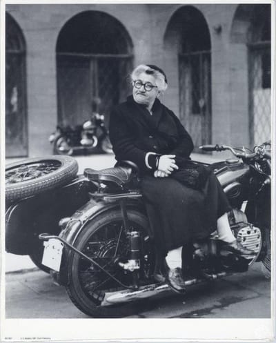 Mini zwart-wit poster - Old Times - Sandu Mendrea - 24x30 cm