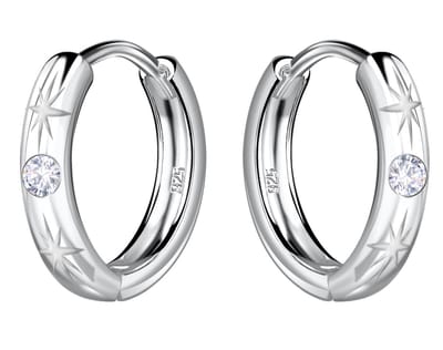 Joy|S - Zilveren oorringen - 11 mm / 2mm - ster gravure - zirkonia - klap scharnier sluiting - sterling zilver 925 - oorbellen - t64