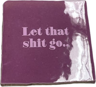Hippe tegeltje met tekst: It is what it is | Mauve met pastel paars | Gepersonaliseerde cadeau | Hippe Spreuktegel | Nieuwe woning cadeau | Housewarming cadeau