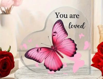 Cadeau - You are Loved - Moederdag - Hart met een roze vlinder - Geschenk - Liefde - Hart - Liefde - Kado - Vlinder