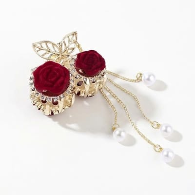 Goudkleurige haar clip voor dames – decoratieve haar klem met fluweel bloemen, kristal details en parel hangers – stijlvolle feestelijke haar accessoire
