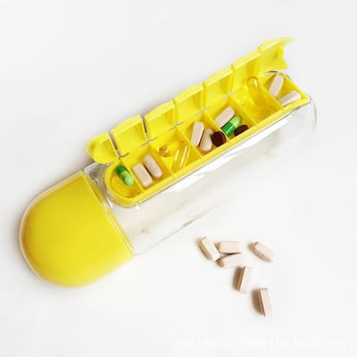 Oneay Draagbare medicijndoos met drinkbeker en opbergvak voor een waterfles van 600 ml — 7-daagse organizer voor pillen en capsules.