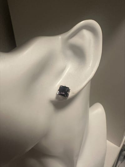 zwarte zirkonia glazen oorknopjes 0.8 cm doorsnee | Make up | Parfum | Moederdag | Verjaardagscadeau| Cadeautje| Valentijnsdag| Kado | sieraden | vaderdag | oorbellen | oorsieraden