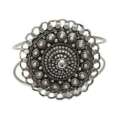 Zeeuws Meisje - Buig armband / bangle Zeeuwse knoop groot 4,4 cm met oogjesrand zwaar verzilverd