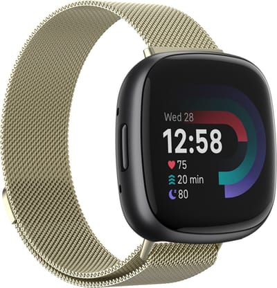 Strap-it Smartwatch bandje - Milanees bandje - geschikt voor Fitbit Versa 4 / Fitbit Sense 2 - licht goud - Maat: Maat S