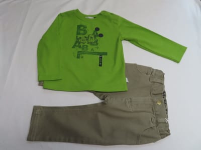Ensemble - Jongens - Tshirt lange mouw groen , broek beige - 18 maand 86