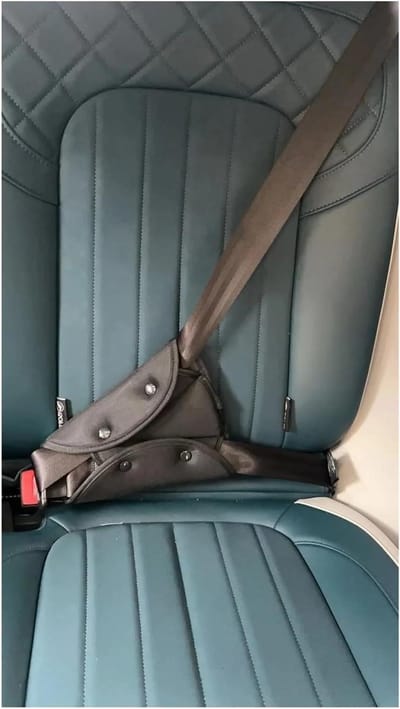 Gordelkussen Auto - Veiligheidskussen Clips - Comfortabel Rijden - Verlicht Druk Nek - 25 x 22.5 cm - Zwart