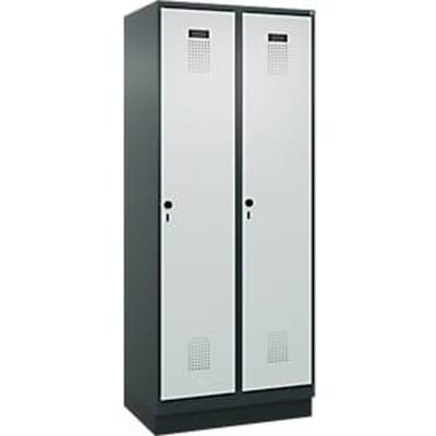 C+P Evolo Plus garderobekast, 2 vakken, 400 mm vakbreedte, met plint, rechts scharnierend, B 800 x D 500 x H 1950 mm, draaischroef, antracietgrijs/lichtgrijs