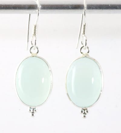 Fijne zilveren oorbellen met aqua chalcedoon