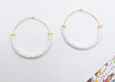 Jeannette-Creatief® - Beach - Grote Oorringen met Heishi Schelpkralen Wit & Goud - Dames Oorbellen - Oorringen - Oorringen met Kralen - Oorbellen - Oorbellen met Kralen - Ibizalook - Strandsieraden