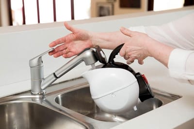 Uccello Waterkoker – Kantelbare  waterkoker – Veilig heet water inschenken