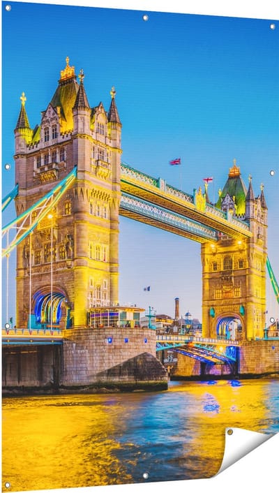 Gards Tuinposter Tower Bridge in Londen met Verlichting - 100x150 cm - Tuindoek - Tuindecoratie - Wanddecoratie buiten - Tuinschilderij