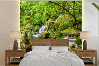 Behang - Fotobehang Waterval - Koi - Japanse lantaarn - Mos - Water - Breedte 350 cm x hoogte 350 cm
