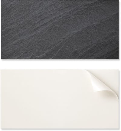 Zelfklevend vinylpaneel met print, 100x50 cm, met natuursteenstructuur.