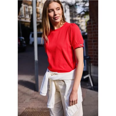 Shirt met ronde hals en knoopdetail
