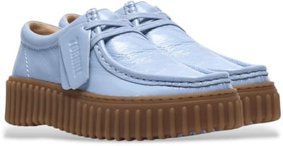 Clarks - Dames veterschoenen - Torhill Bee - 26186669 - Lichtblauw lakleer - Maat 37