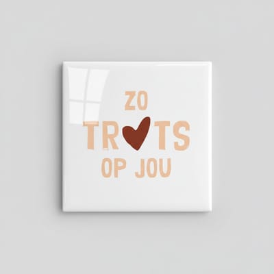 Bemoedigende Quote Keramische Tegel “Zo trots op jou” – Warm Hartdesign, Motiverende Woondecoratie Tegel 15 x 15 cm