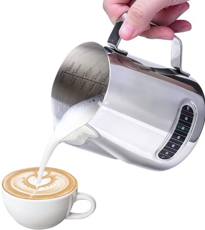 QTTVBTNA Melkopschuimkan – 600 ml – RVS Melkopschuimkan met Thermometer – Druppelvrije Tuit – Geschikt voor Latte Art, Cappuccino & Espresso