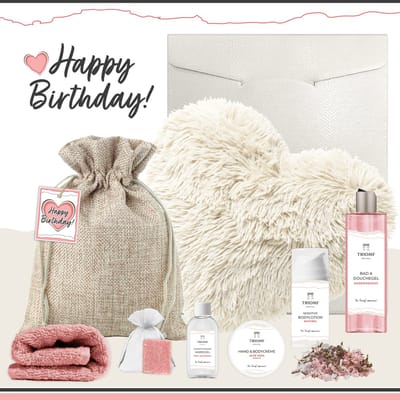 Geschenkset “Happy Birthday!” - 8 producten - 1220 gram - Triomf Cosmetica | Giftset voor haar Verjaardag Cadeau Valentijnsdag Valentijn Luxe wellness cadeaubox Vriendin Vrouw Meisje Cadeaupakket Hartje Liefde Geschenk Pakket Gift Roze Crème