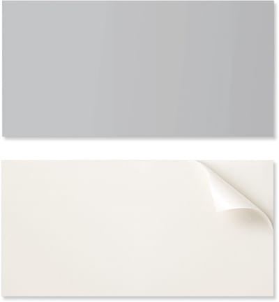 Zelfklevend vinylpaneel voor een tienerkamer, 100x50 cm, lichtgrijs.