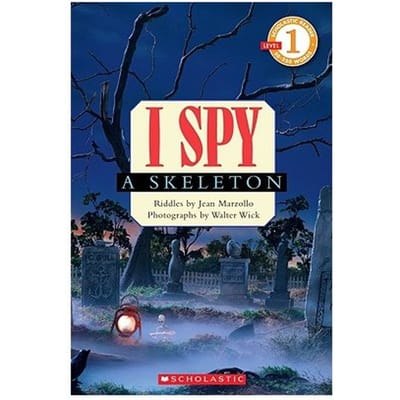 Scholastic Reader Level 1: I Spy A Skeleton - Jean Marzollo