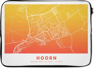 Laptophoes 14 inch - Stadskaart - Hoorn - Geel - Oranje - Laptop sleeve - Binnenmaat 33x23 cm - Zwarte achterkant