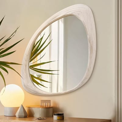 Grote Asymmetrische Houten Wandspiegel 65L x 45W cm, Minimalistische Decoratieve Spiegel voor Slaapkamer en Woonkamer, Rustieke Wanddecoratie voor Entree