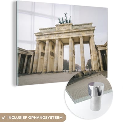 ® Glasschilderij 180x120 cm - Schilderij acrylglas - De eeuwenoude Brandenburger Tor in het Europese Berlijn - Foto op glas - Muurdecoratie woonkamer - Wanddecoratie slaapkamer - Schilderijen