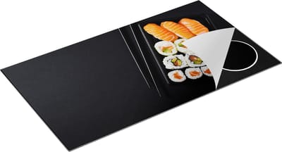 Chefcare Inductie Beschermer Sushi met Stokjes op een Zwarte Achtergrond - 95x50 cm - Afdekplaat Inductie - Kookplaat Beschermer - Inductie Mat