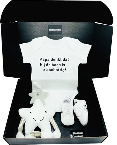 Kraamcadeau - Papa denkt dat hij de baas is - muziekmobiel - rechtstreeks verzenden als cadeau mogelijk - romper