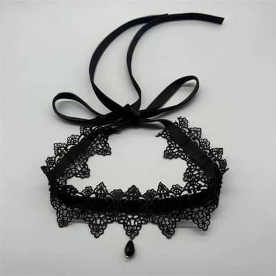 Charmante retro zwarte kanten choker met wijnrode fluwelen strik en zwarte druppelvormige kwastjes, perfect als kerstsieraad of cadeau voor dames. gray